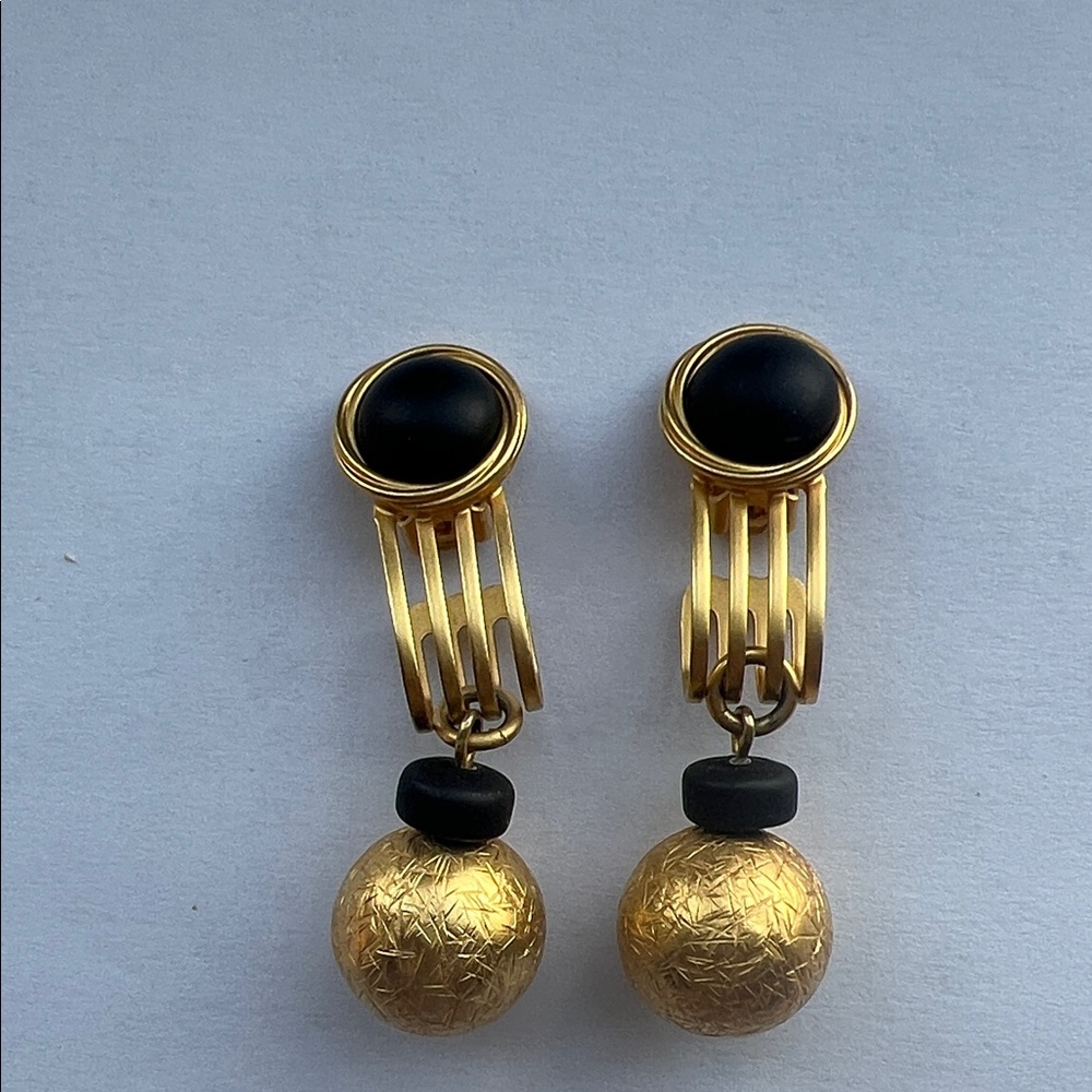 Gold Earrings by - Picture 6 of 8